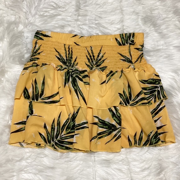 Mi Ami Women’s Yellow with Green Leaves Gartered Full Tiered Mini Skirt - Picture 3 of 4
